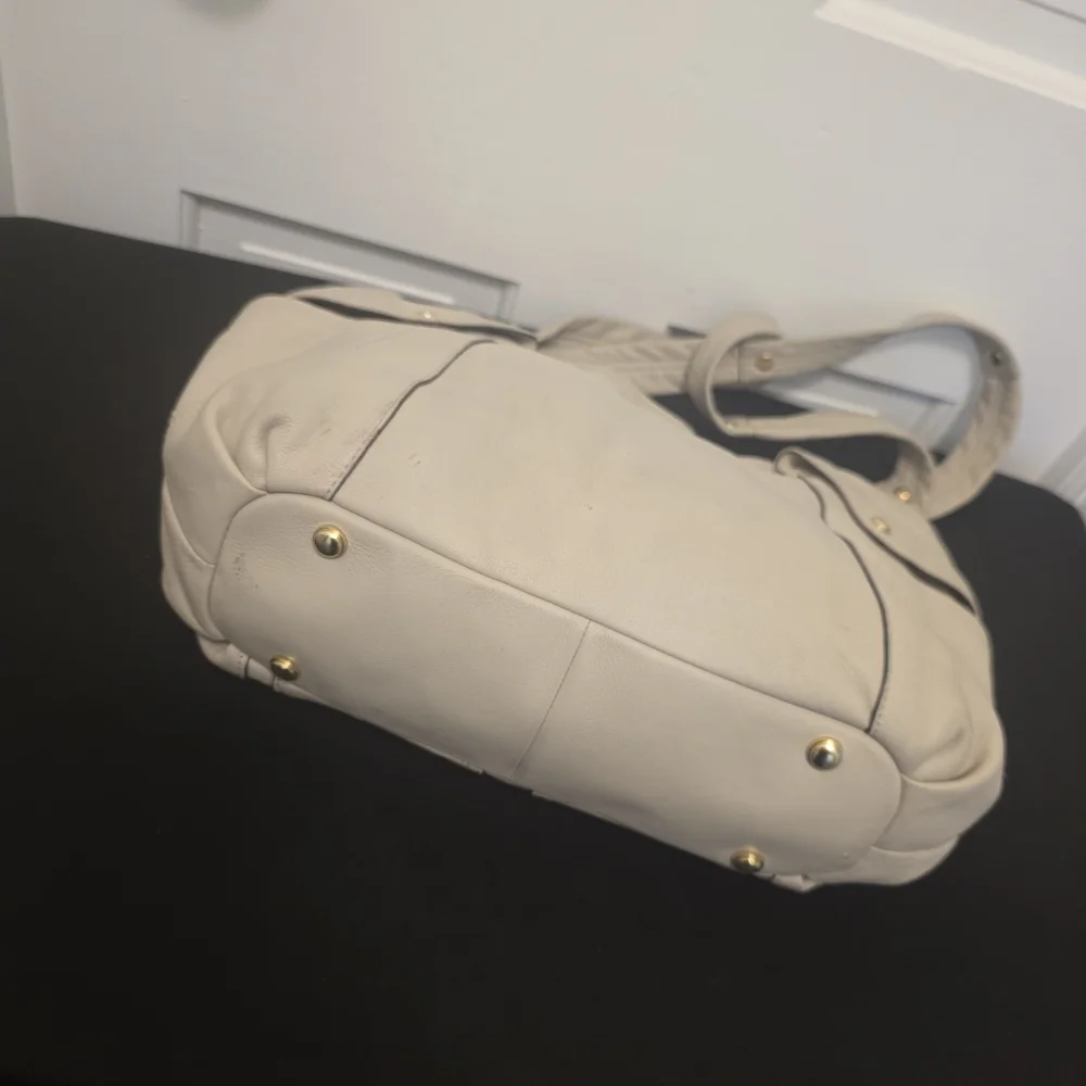 B. Makowsky Bone In Color Fully Lined Leather Hobo Style Bag, Casual